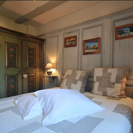 Chez Marianne Daire *